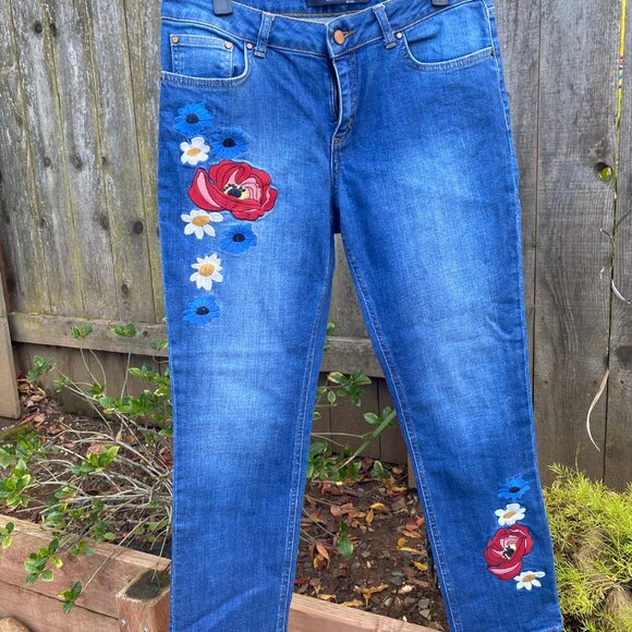 Boden Cavendish Girlfriend Floral Embroidery Jeans – Size 8P – Like New! - Picture 5 of 11
